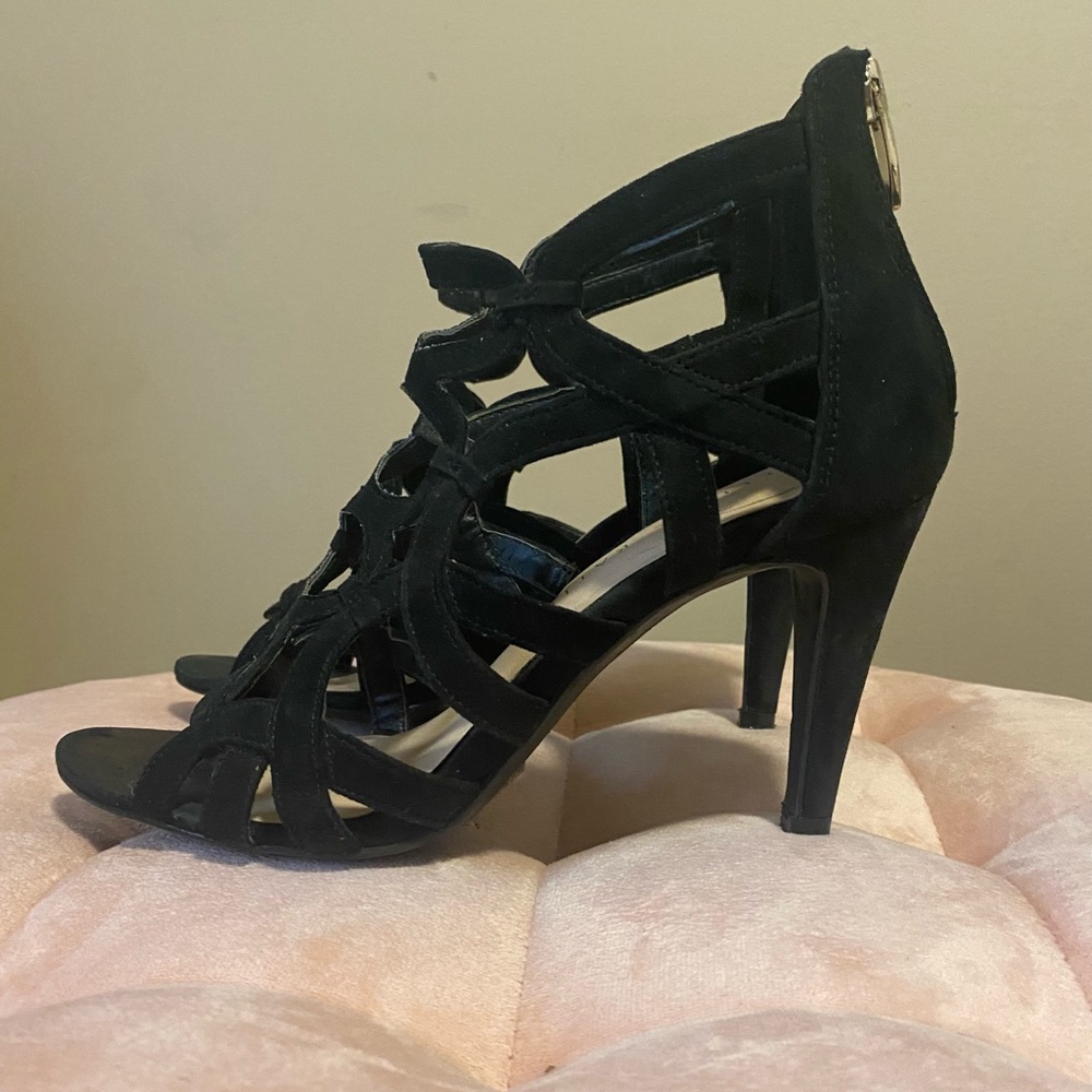 Kelly and Katie black heels perfect for formalwear or a sexy pair of jeans.